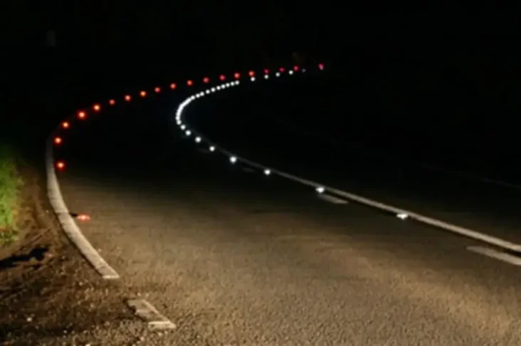 Road reflectors